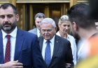 Demokrat Senatör Bob Menendez, federal iddianamenin yerine geçerek Katar yararına rüşvet almakla suçlandı