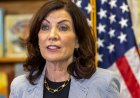 NY Valisi Hochul, test puanlarındaki düşüşe çözüm bulmak için okuma eğitiminin elden geçirilmesi için baskı yapıyor