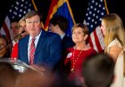 Vali Reeves, koyu kırmızı Mississippi'deki ezici seçim zaferinin ardından ikinci dönem için yemin etti