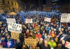 Slovaklar, Fico hükümetinin ceza kanunu değişikliğini protesto etmek için gruplar halinde toplandı
