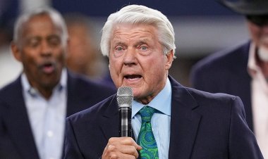 Jimmy Johnson Cowboys Ring of Honor'a girerken konuşurken duygulandı