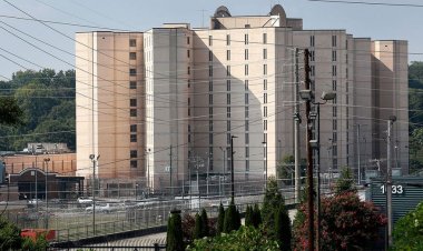 Fulton İlçe Hapishanesi mahkumu, hücreyi ateşe verdiği iddiasıyla kundakçılık suçlamasıyla karşı karşıya