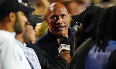 The Rock vatanseverlik promosyonunu kesti ve WWE'nin dönüşünde büyük bir maçla dalga geçti