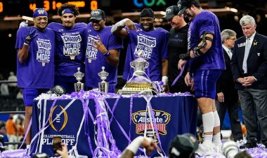 Washington oyuncuları, Sugar Bowl galibiyetinin ardından Teksas taraftarlarıyla hararetli bir çatışmaya girdi