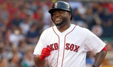 MLB efsanesi David Ortiz cinsiyet açıklaması sırasında kokladı