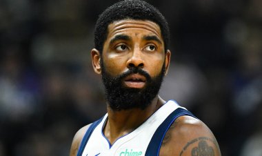 Haham, Kyrie Irving'in 'Yahudiyim ve gurur duyuyorum' pankartlarıyla ilgili şikayetinin onların uzaklaştırılmasına yol açtığını iddia ediyor