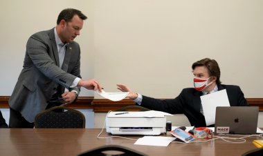 Davada Georgia vali yardımcısının Trump seçmeni olarak görev yapması nedeniyle diskalifiye edilmesi gerektiği belirtiliyor