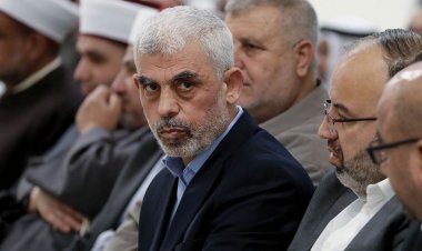İsrail, Hamas şefi Yahya Sinwar'ın yerini biliyor ancak rehineleri canlı kalkan olarak kullanıyor: raporlar