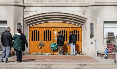 Ölümcül silahlı saldırıların gerçekleştiği Michigan State binasında dersler devam ediyor