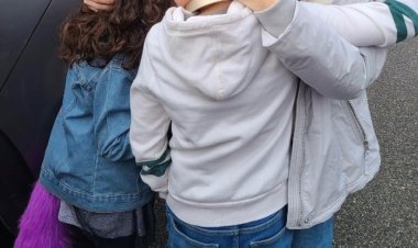 Tacizci erkek arkadaşını öldüren New York eyaleti annesi, yıllarca hapis yattıktan sonra çocuklarıyla yeniden bir araya geldi