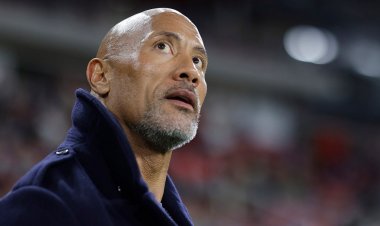 The Rock, olası Roman Reigns maçı yaklaşırken "WWE'de daha önce yapılmamış şeyler yapma" sözü verdi
