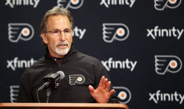 Flyers'tan John Tortorella, gişe rekorları kıran ticarette bir dizi dramadan sonra oyuncu için 'sorun yaratan' muhabiri yırttı