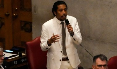 'Tennessee Üçlü' milletvekillerinden biri olan Demokrat Justin Jones, komiteden atıldığını söyledi