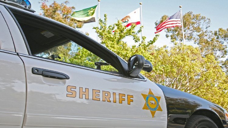 Los Angeles bölgesinde yılbaşı partisine düzenlenen silahlı saldırıda 2 kişi öldü, 8 kişi yaralandı