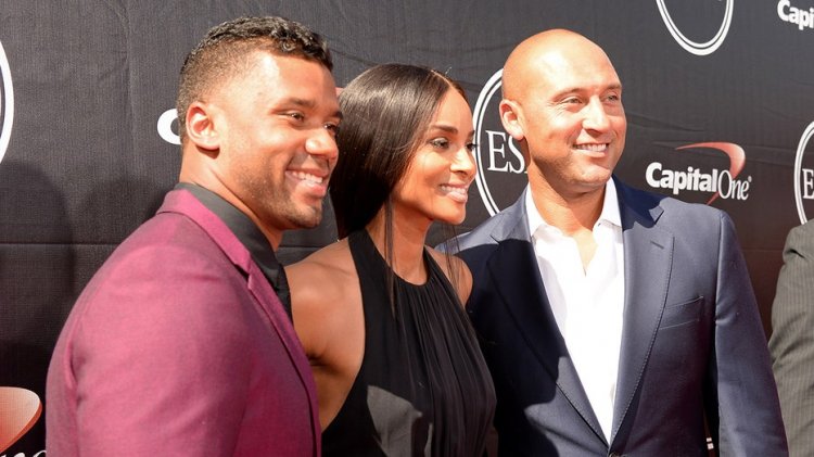 Russell Wilson'ın eşi şarkıcı-söz yazarı Ciara, Derek Jeter ile akraba olduğunu öğrendi: 'Benimle dalga geçiyorsun'