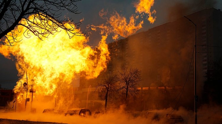 Rusya, Ukrayna'nın en büyük 2 şehrine hipersonik balistik füze fırlattı, 5 kişi öldü, en az 130 kişi yaralandı