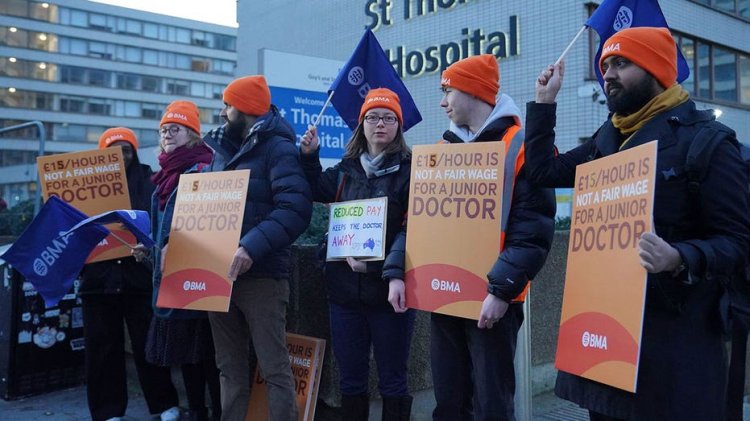 İngiltere, Ulusal Sağlık Hizmeti tarihindeki en uzun doktor grevine tanık oldu