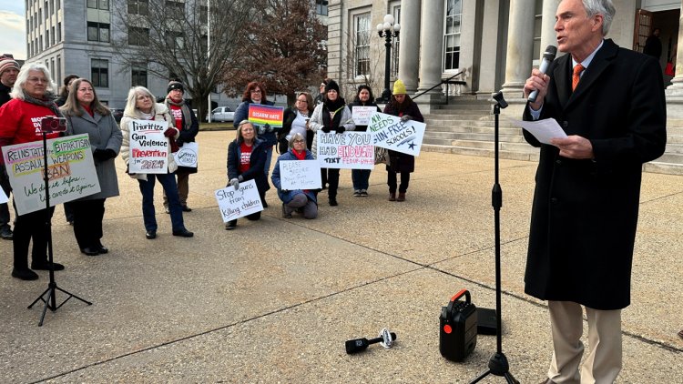 New Hampshire milletvekilleri ileriye bakarken kalanlarla mücadele ediyor