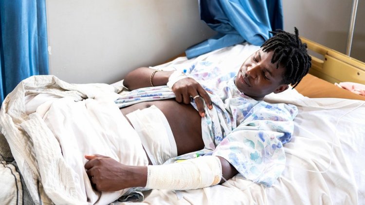 Bıçaklanan Ugandalı eşcinsel hakları savunucusu, saldırının siyasi söylemini suçladı