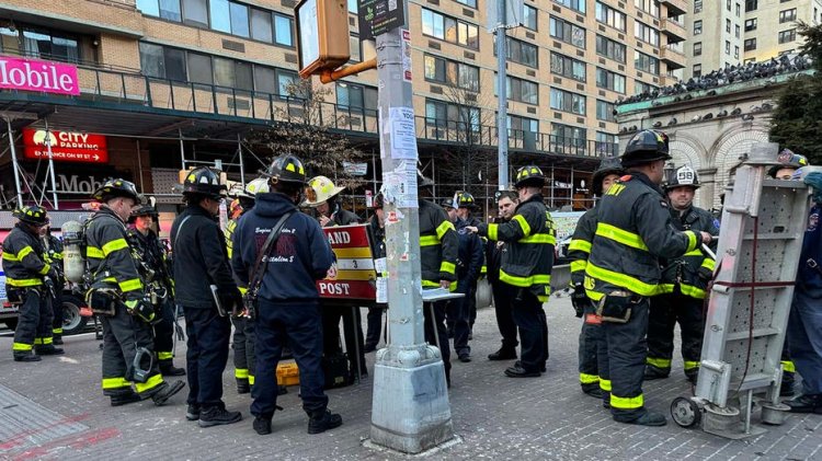 Uptown NYC treni raydan çıktı, öğleden sonraki telaşın başlangıcında çarpıştı, soruşturma sürüyor