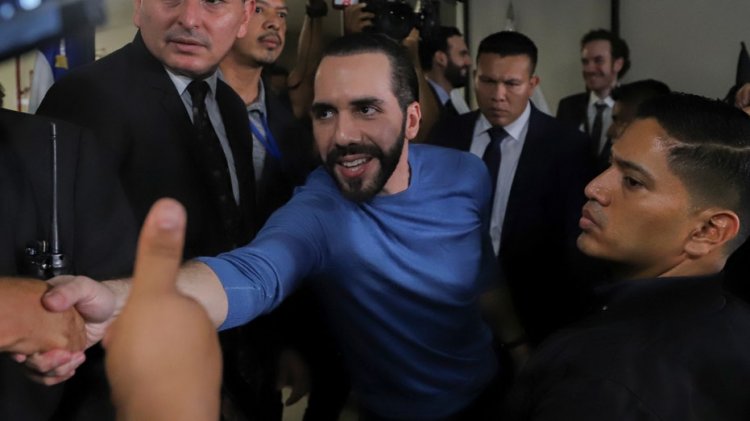 Çete karşıtı radikal El Salvadorlu Bukele yurt dışında yeniden seçilme teklifinde bulundu
