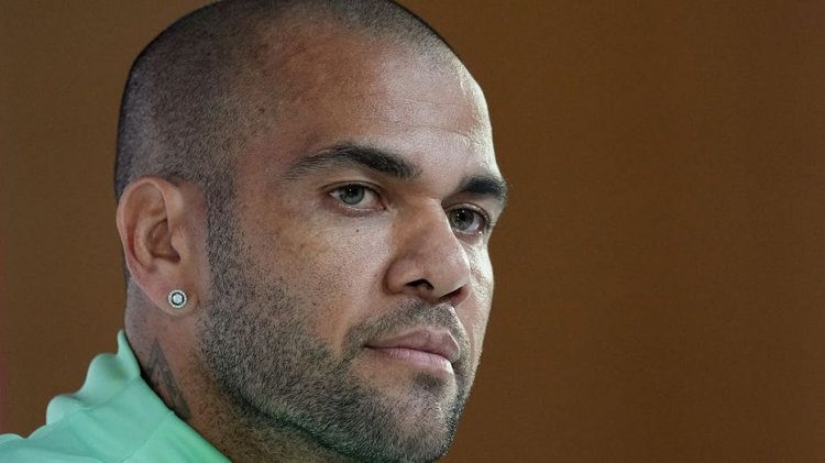 Dani Alves'in saldırı mağduru olduğu iddia edilen kişinin kimliğini ortaya çıkaran video nedeniyle yasal şikayette bulunuldu