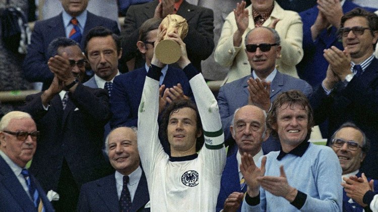 Alman futbol efsanesi Franz Beckenbauer 78 yaşında hayatını kaybetti