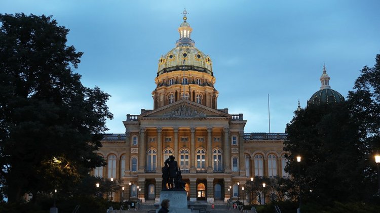Başkanlık kurultayları yaklaşırken Iowa Yasama Meclisi yeniden toplandı