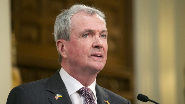 New Jersey Valisi Murphy, otobüs şirketlerinin New York'a giden göçmenleri göndermeden önce bildirimde bulunmasını talep ediyor