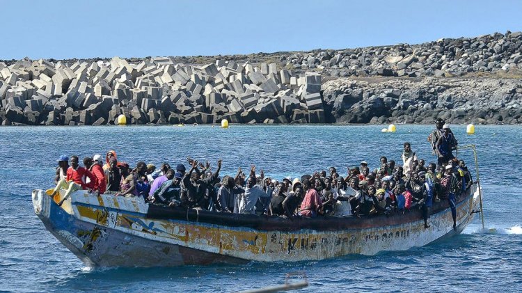 Yetkililer, 2023'te binlerce göçmenin tekneyle İspanya'ya ulaşmaya çalışırken öldüğünü söylüyor