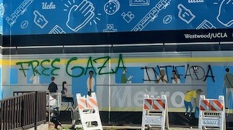 Filistin yanlısı protestocular Los Angeles'taki gaziler mezarlığını sprey boyayla "Özgür Gazze" olarak tahrif etti