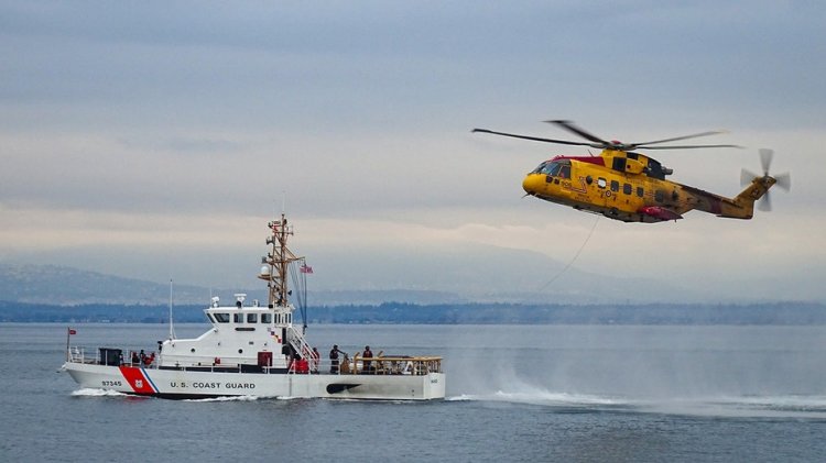 Sahil Güvenlik 2 ölü buldu ve Sitka, Alaska yakınlarında devrilmiş bir gemiden 3 kişiyi kurtardı