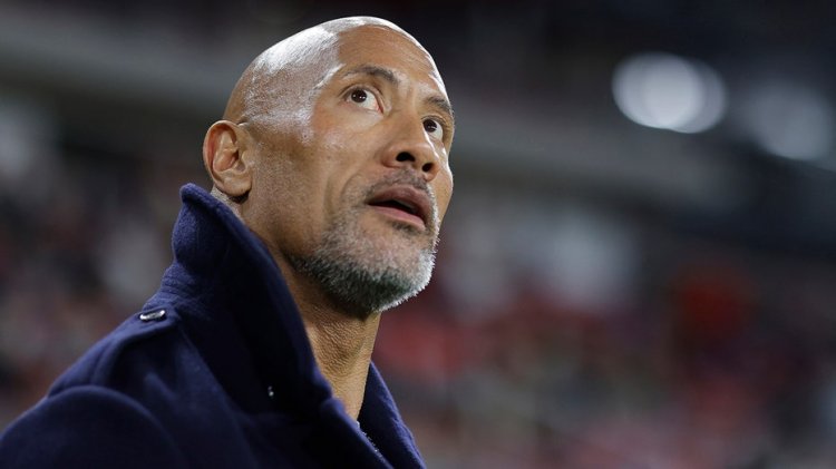 The Rock, olası Roman Reigns maçı yaklaşırken "WWE'de daha önce yapılmamış şeyler yapma" sözü verdi